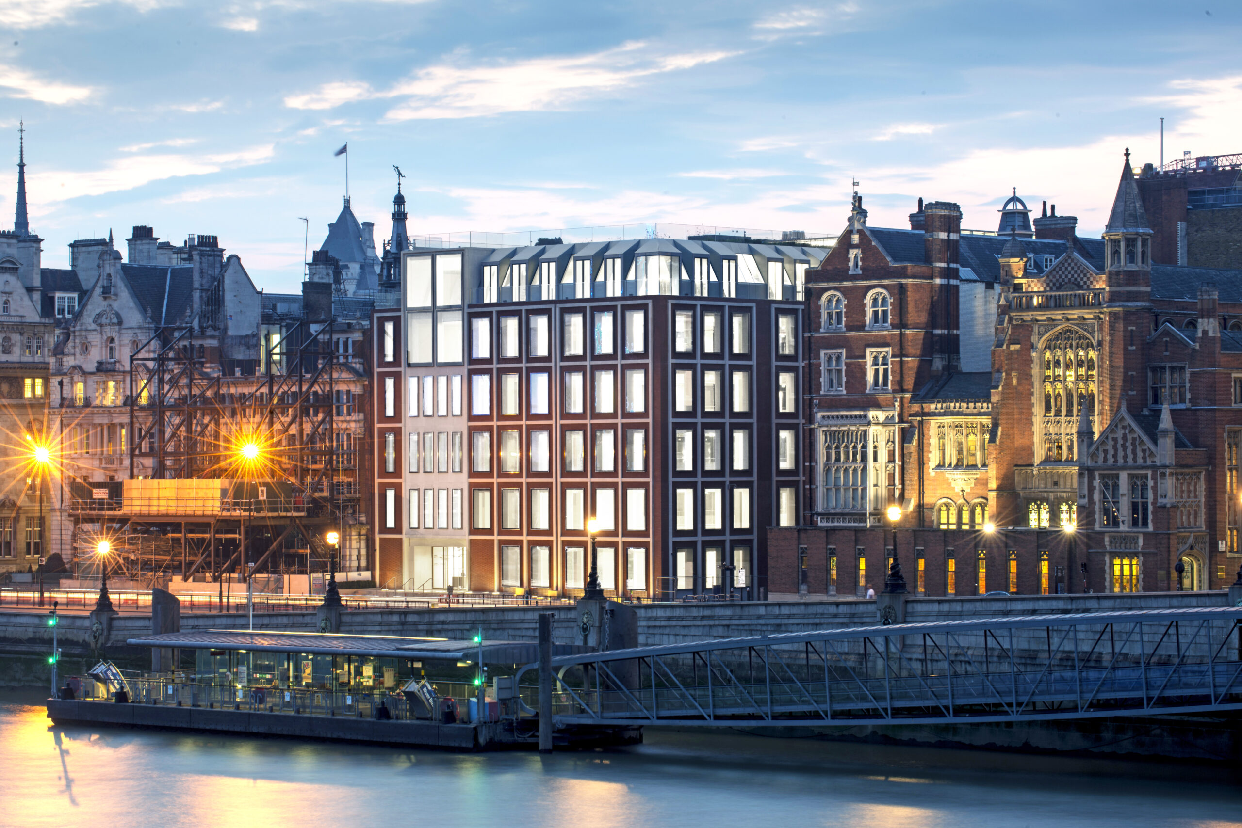 Carmelite Riverside, Victoria Embankment 02